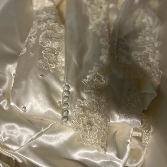 Vintage Wedding Dress - Picture 5 of 6